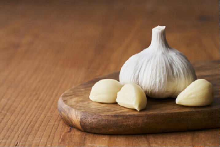 Garlic snacks 